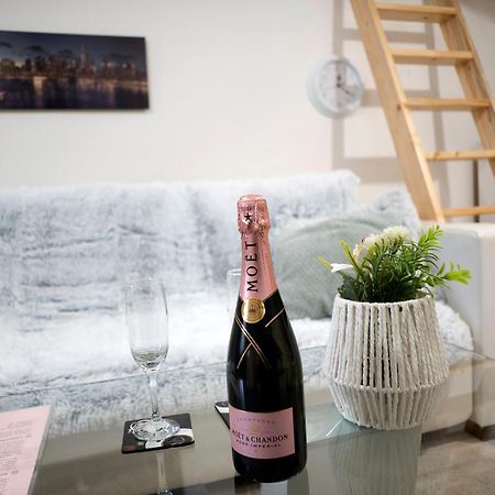 New Stylish Place For Couple Bratislava Luaran gambar